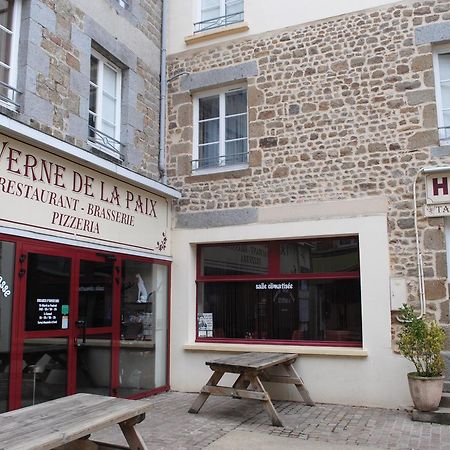 Taverne De La Paix La Ferte-Mace Exteriör bild