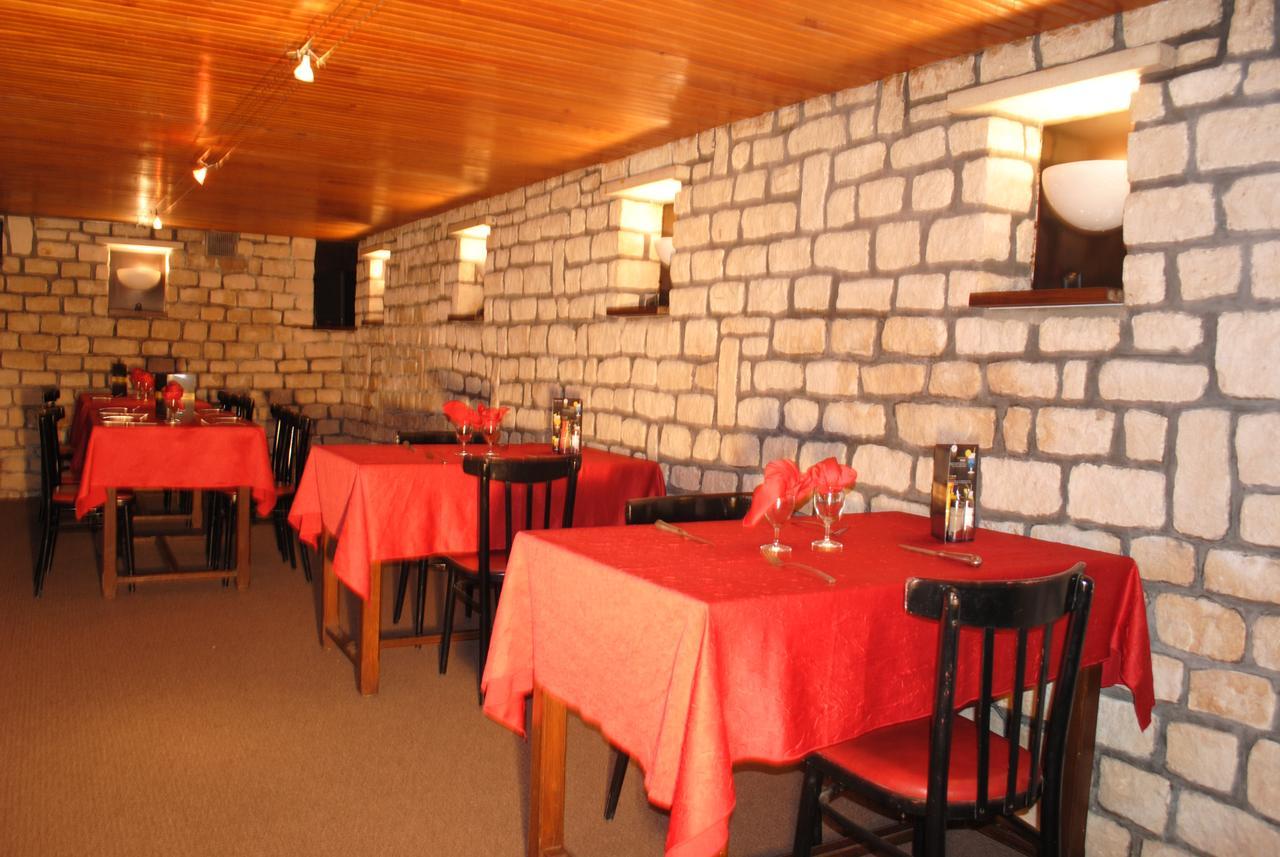 Taverne De La Paix La Ferte-Mace Exteriör bild